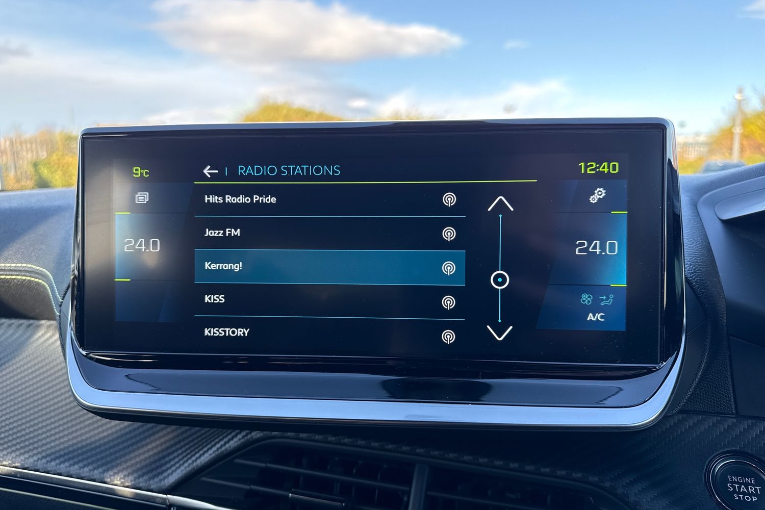 Used Peugeot E-2008 2022 for sale - 76782959: Photo 46