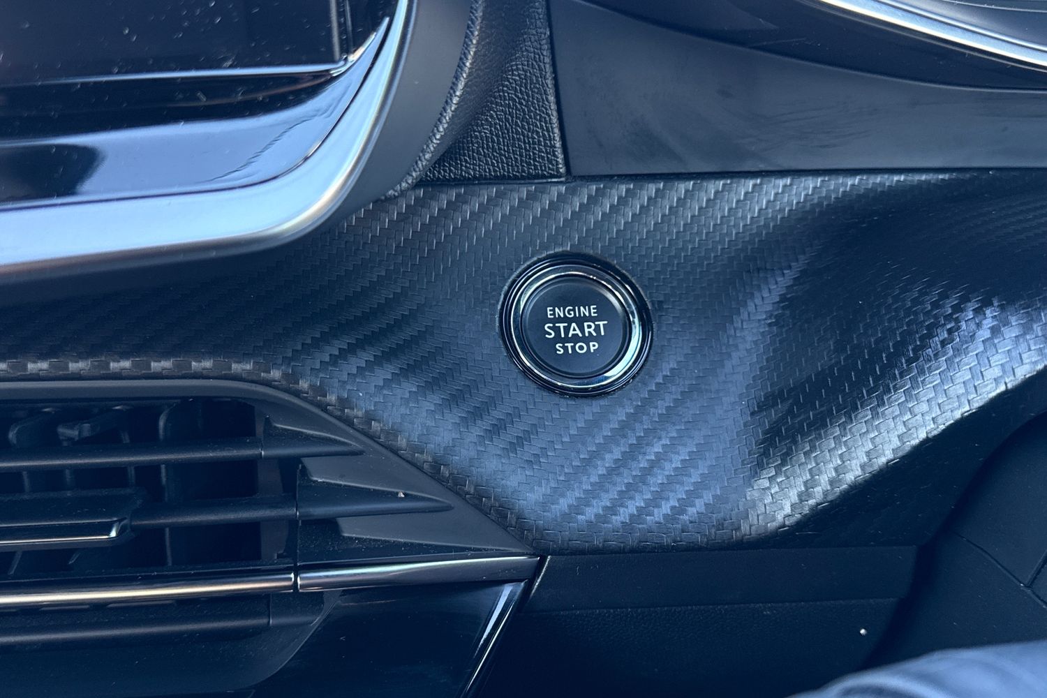 Used Peugeot E-2008 2022 for sale - 76782959: Photo 55