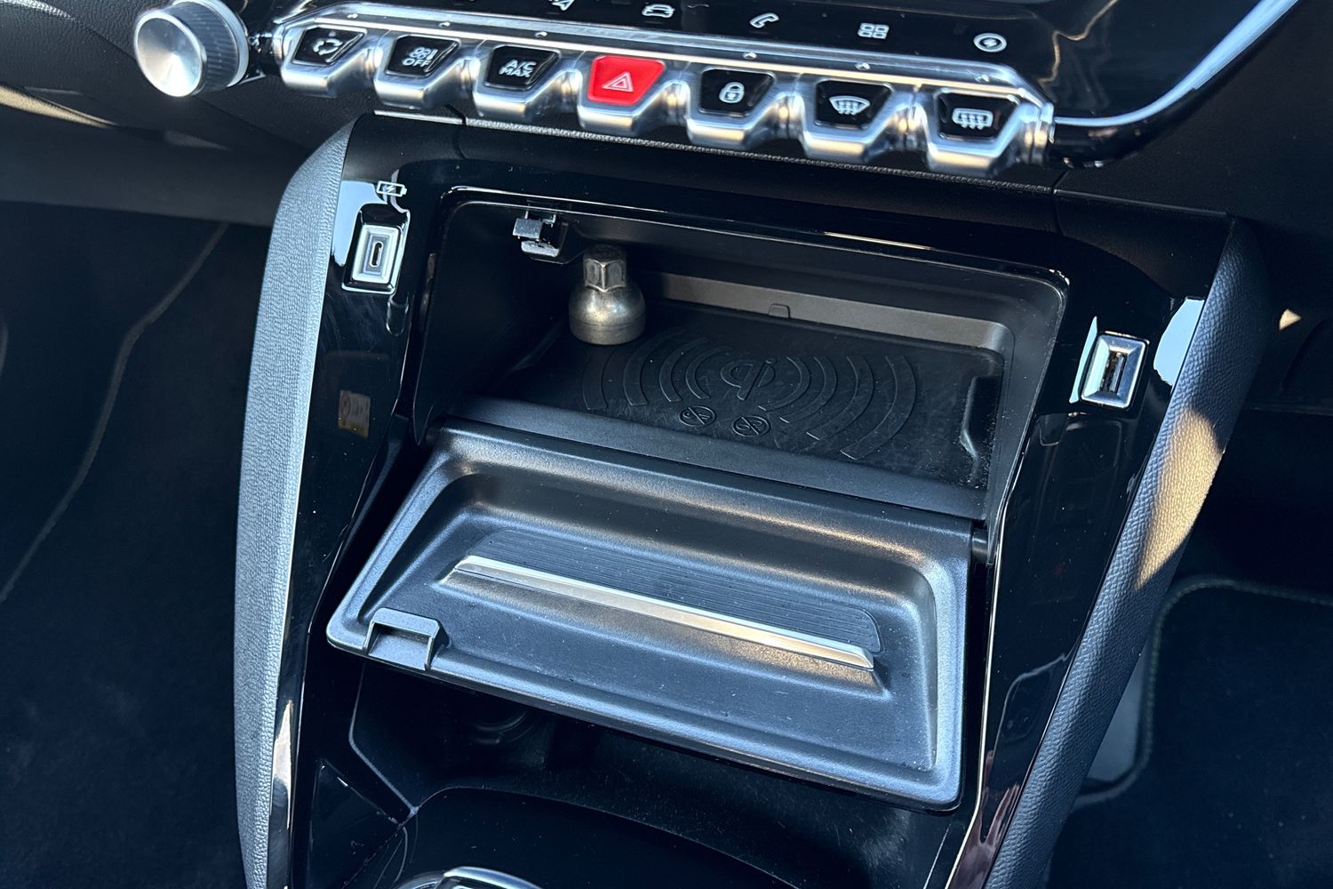 Used Peugeot E-2008 2022 for sale - 76782959: Photo 58