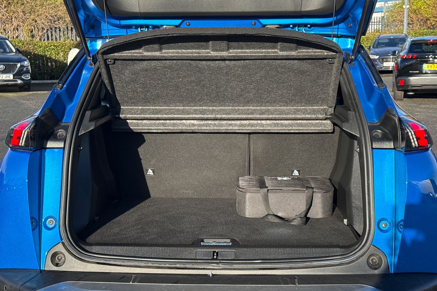 Used Peugeot E-2008 2022 for sale - 76782959: Photo 6