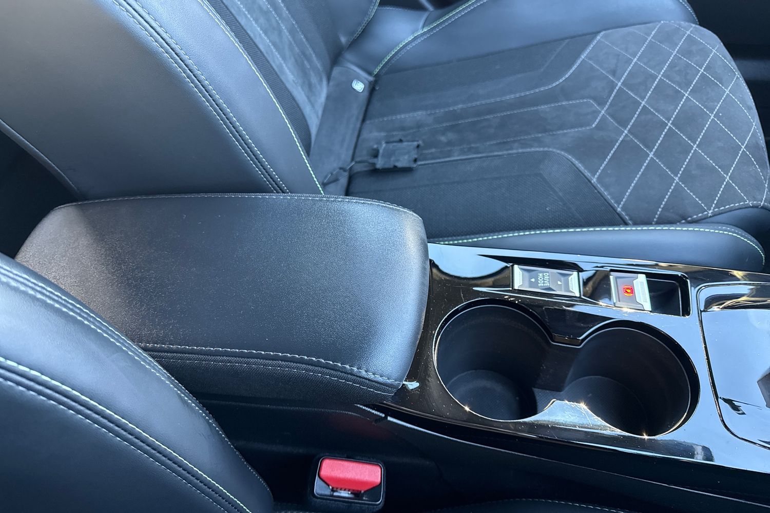 Used Peugeot E-2008 2022 for sale - 76782959: Photo 60