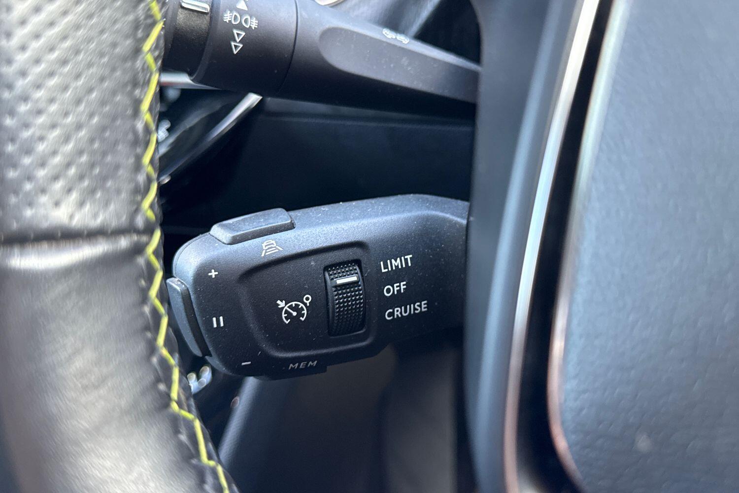 Used Peugeot E-2008 2022 for sale - 77919283: Photo 42