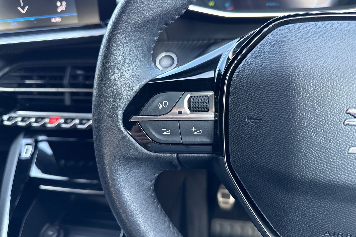 Used Peugeot 2008 2023 for sale - 77943677: Photo 38