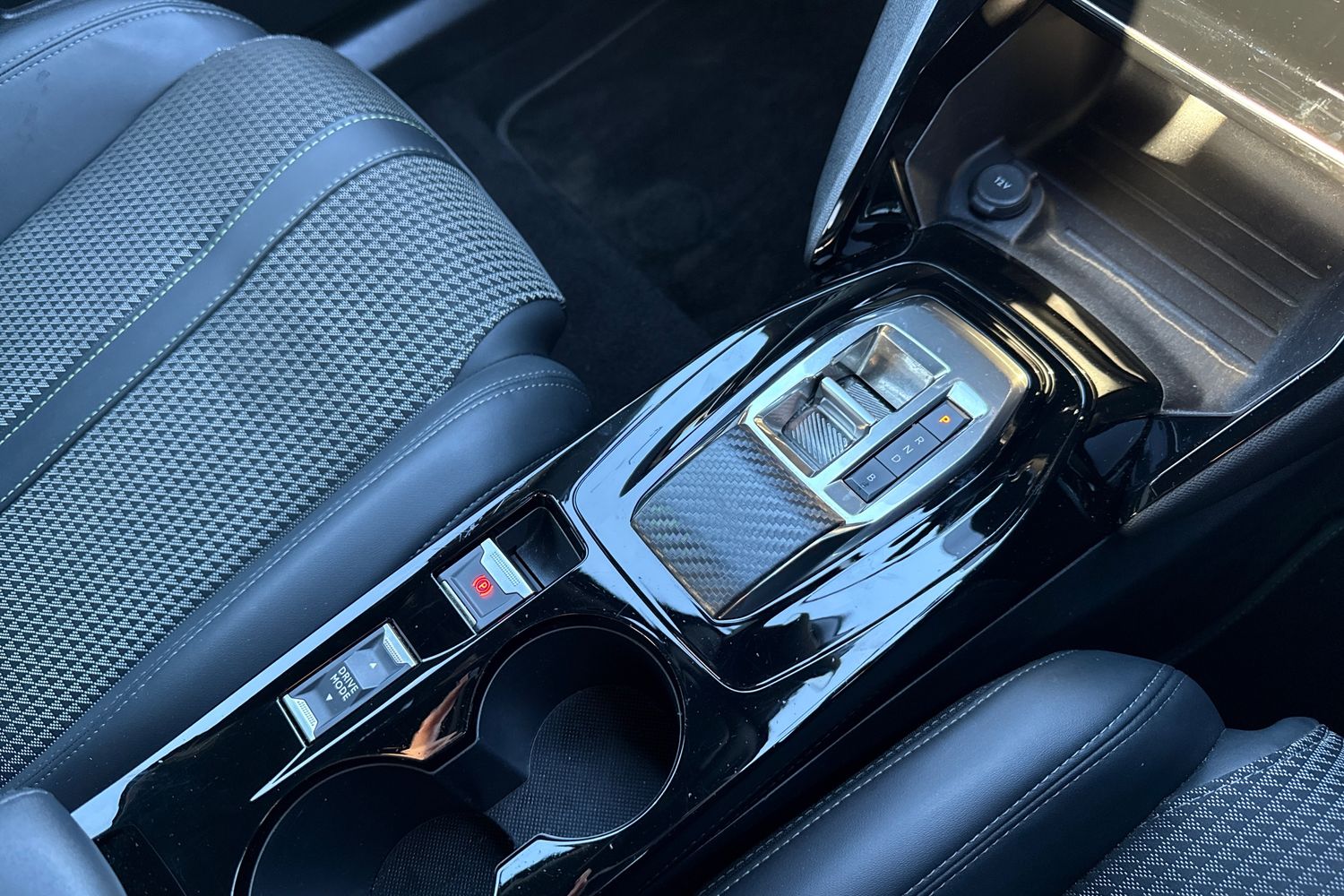 Used Peugeot E-2008 2022 for sale - 76789588: Photo 22