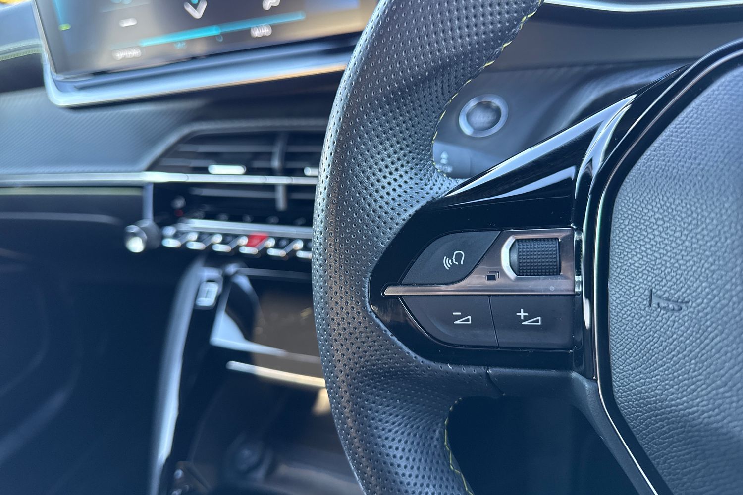 Used Peugeot E-2008 2022 for sale - 76789588: Photo 39