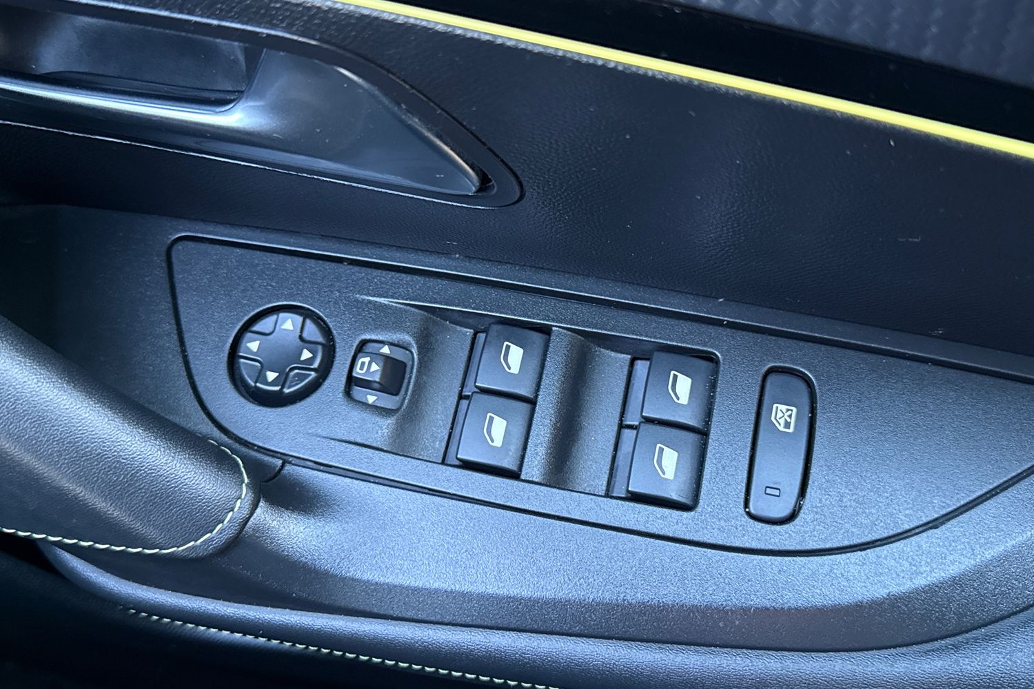 Used Peugeot E-2008 2022 for sale - 76789588: Photo 42