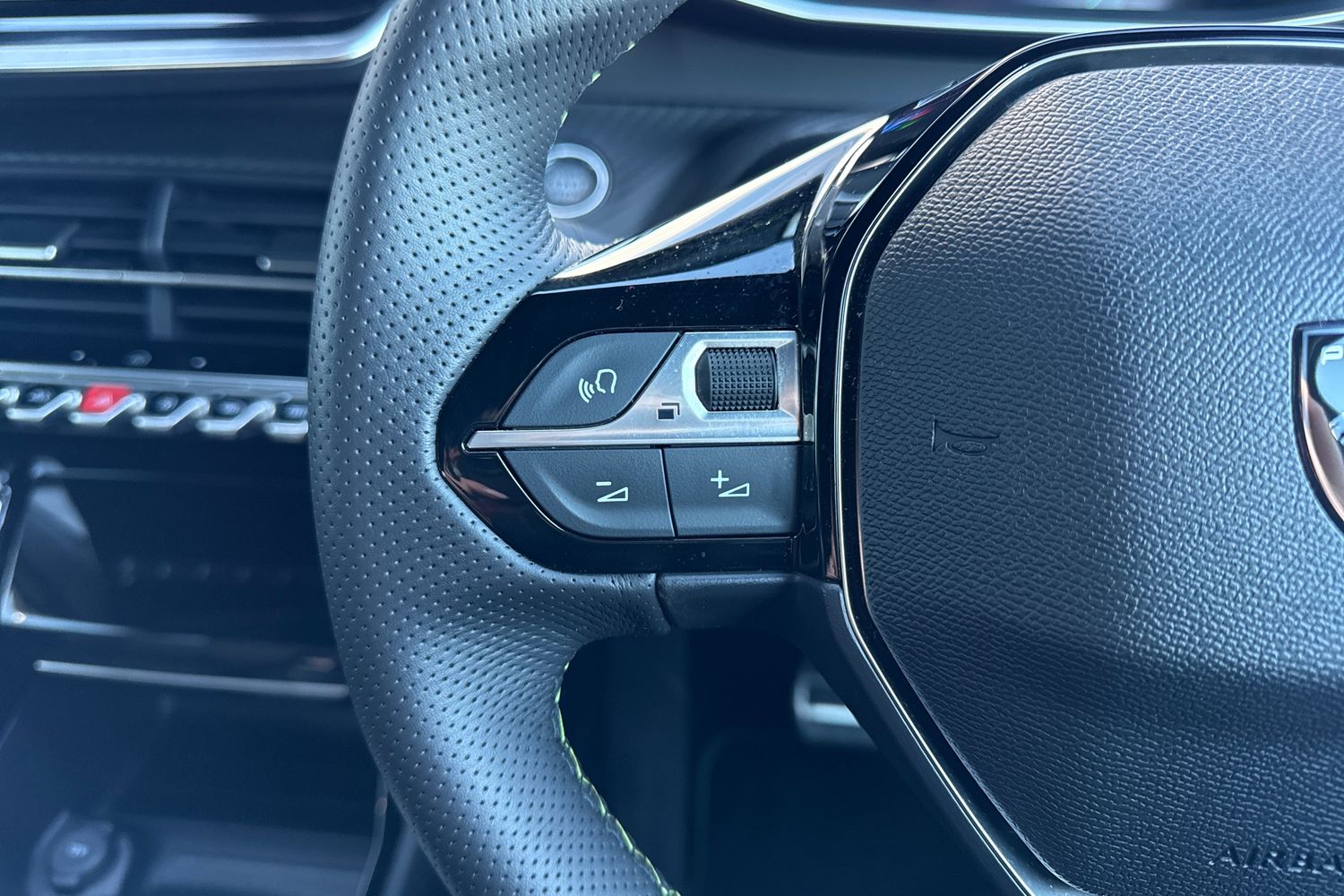 Used Peugeot E-2008 2024 for sale - 77382488: Photo 38