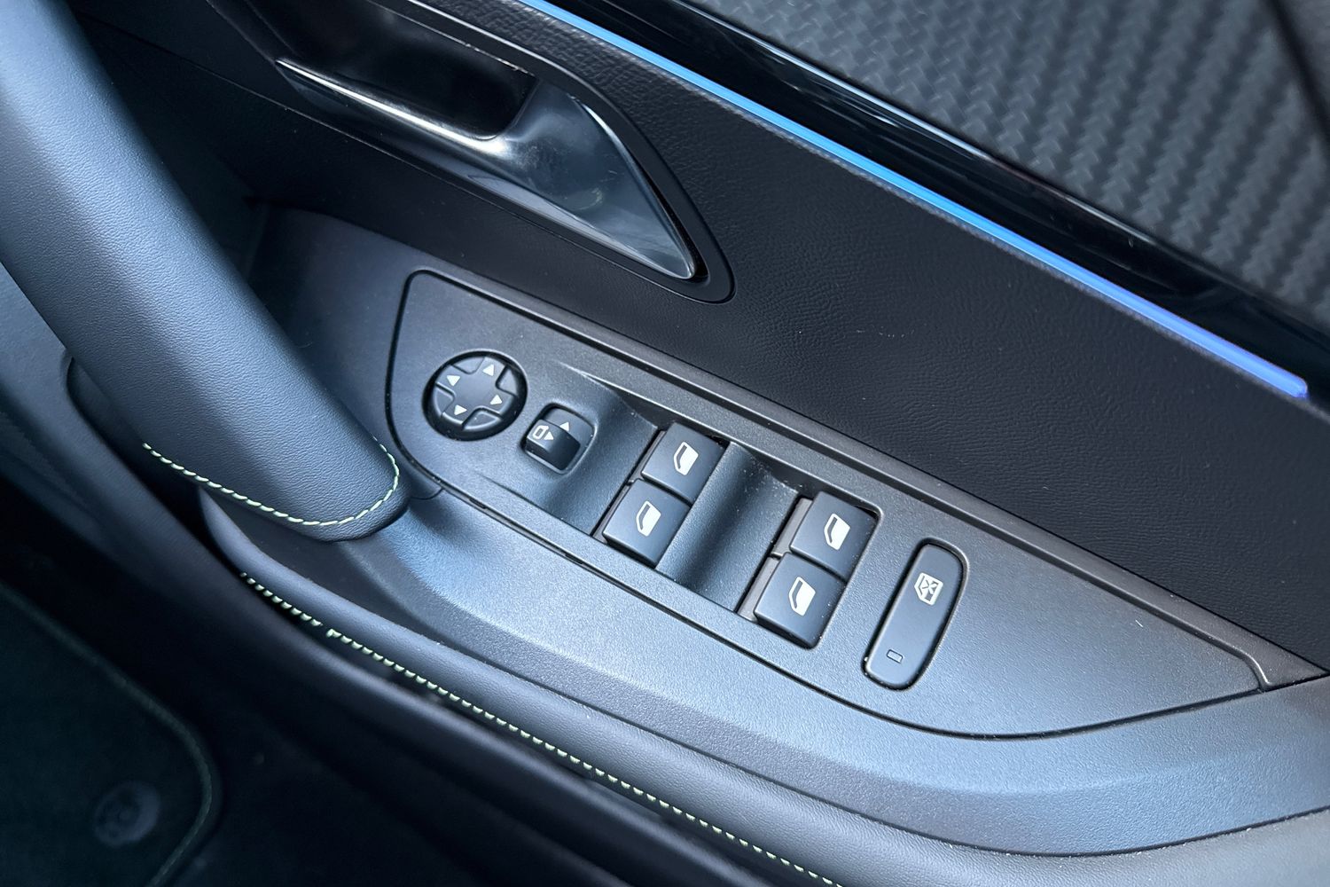 Used Peugeot E-2008 2024 for sale - 77382488: Photo 41