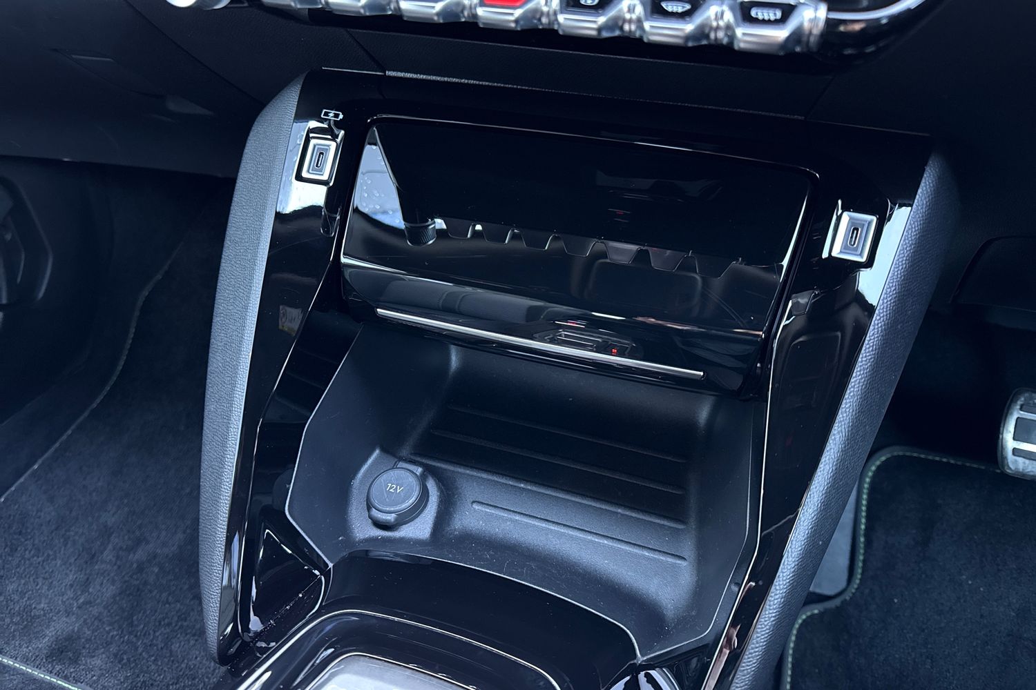 Used Peugeot E-2008 2024 for sale - 77382488: Photo 54