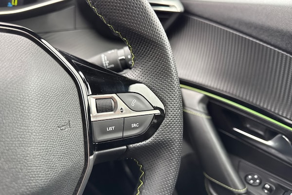 Used Peugeot E-2008 2022 for sale - 76274817: Photo 41