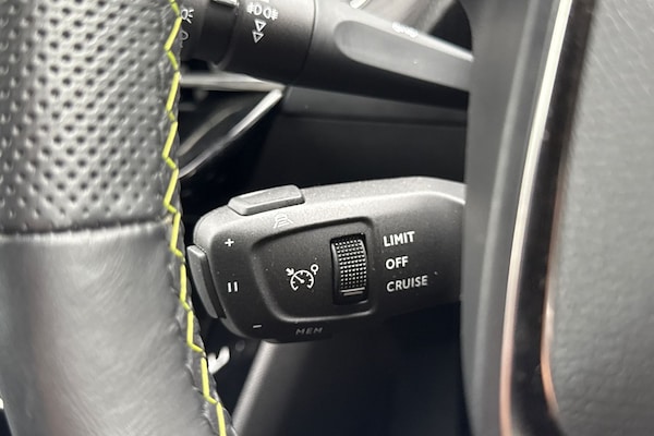 Used Peugeot E-2008 2022 for sale - 76274817: Photo 42
