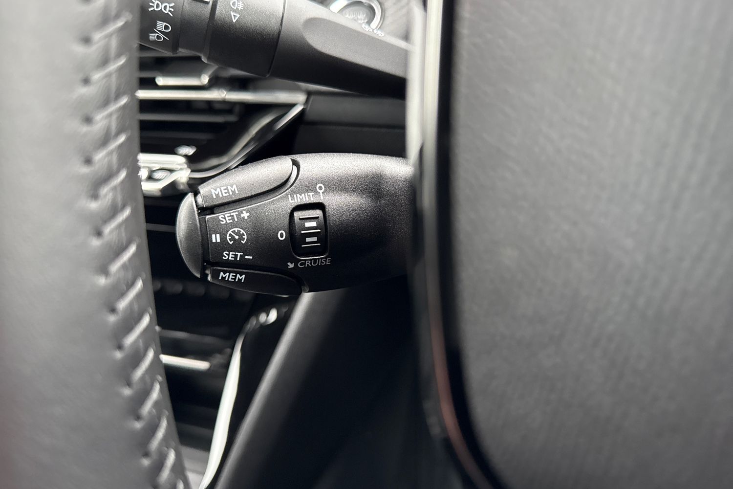 Used Peugeot 2008 2024 for sale - 77282185: Photo 40