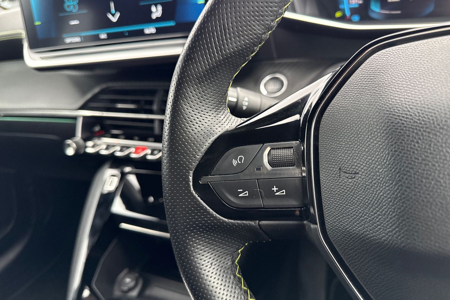 Used Peugeot E-208 2022 for sale - 77886370: Photo 40