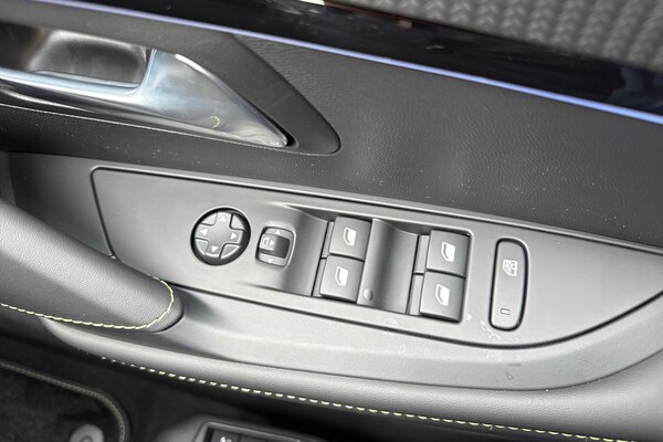 Used Peugeot E-208 2025 for sale - 76232546: Photo 43