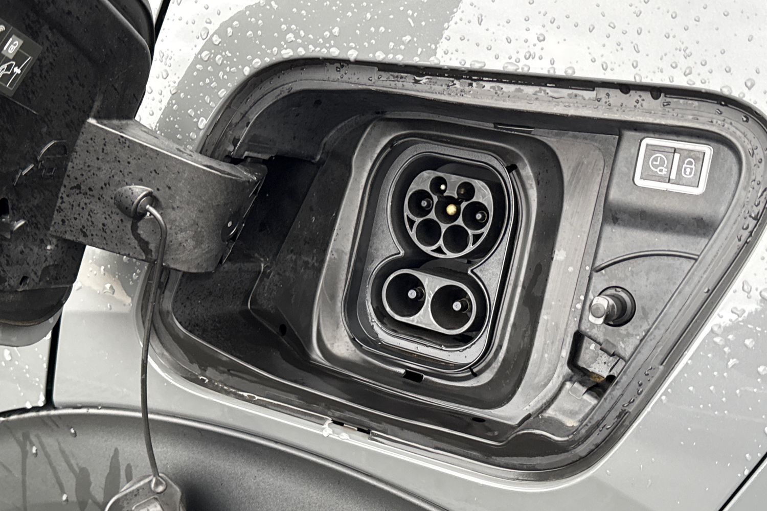 Used Peugeot E-2008 2023 for sale - 77158973: Photo 35