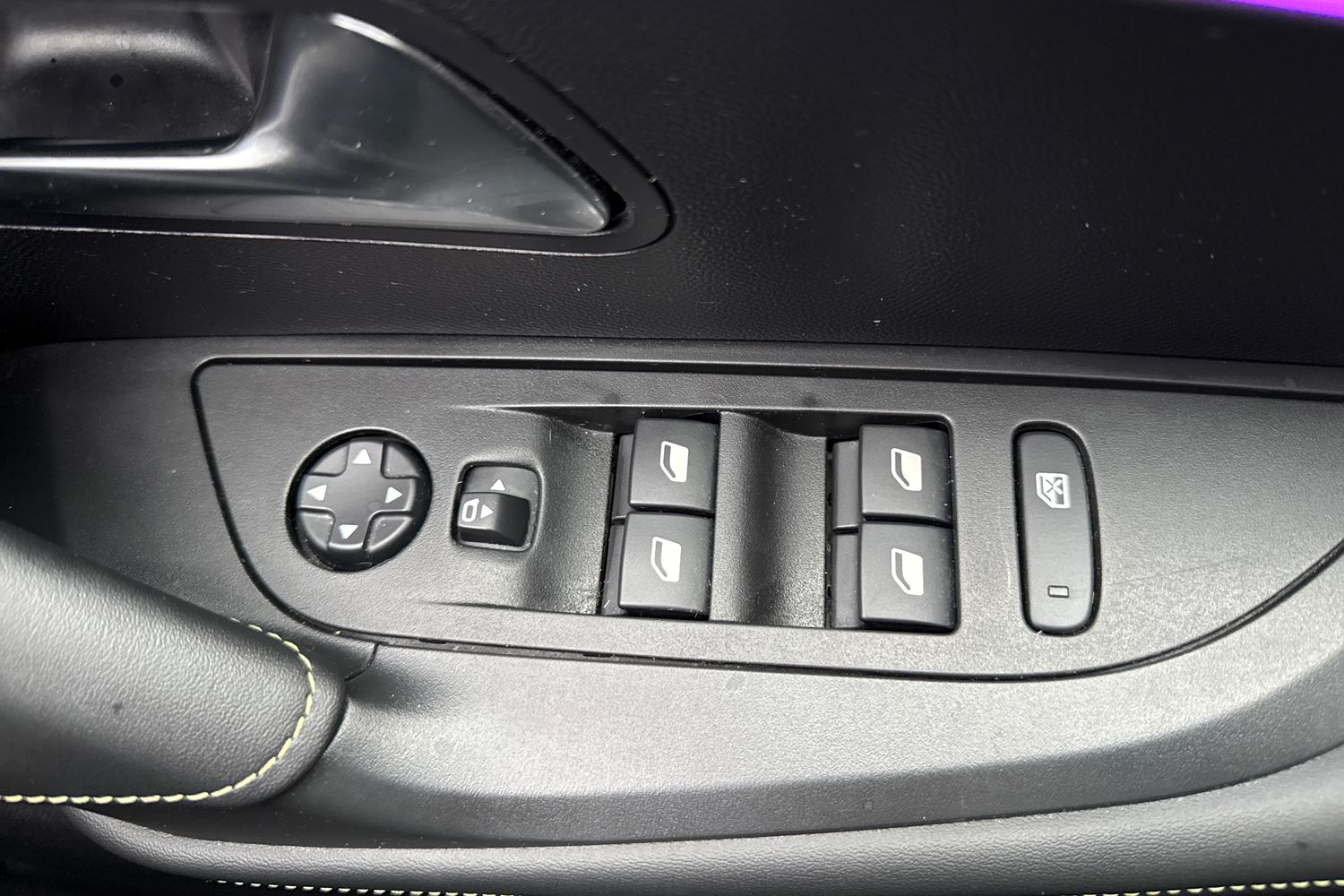 Used Peugeot E-2008 2023 for sale - 77158973: Photo 43