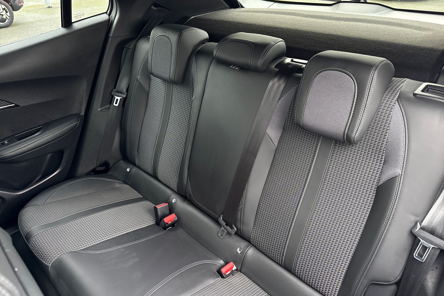 Used Peugeot E-2008 2022 for sale - 77282193: Photo 18