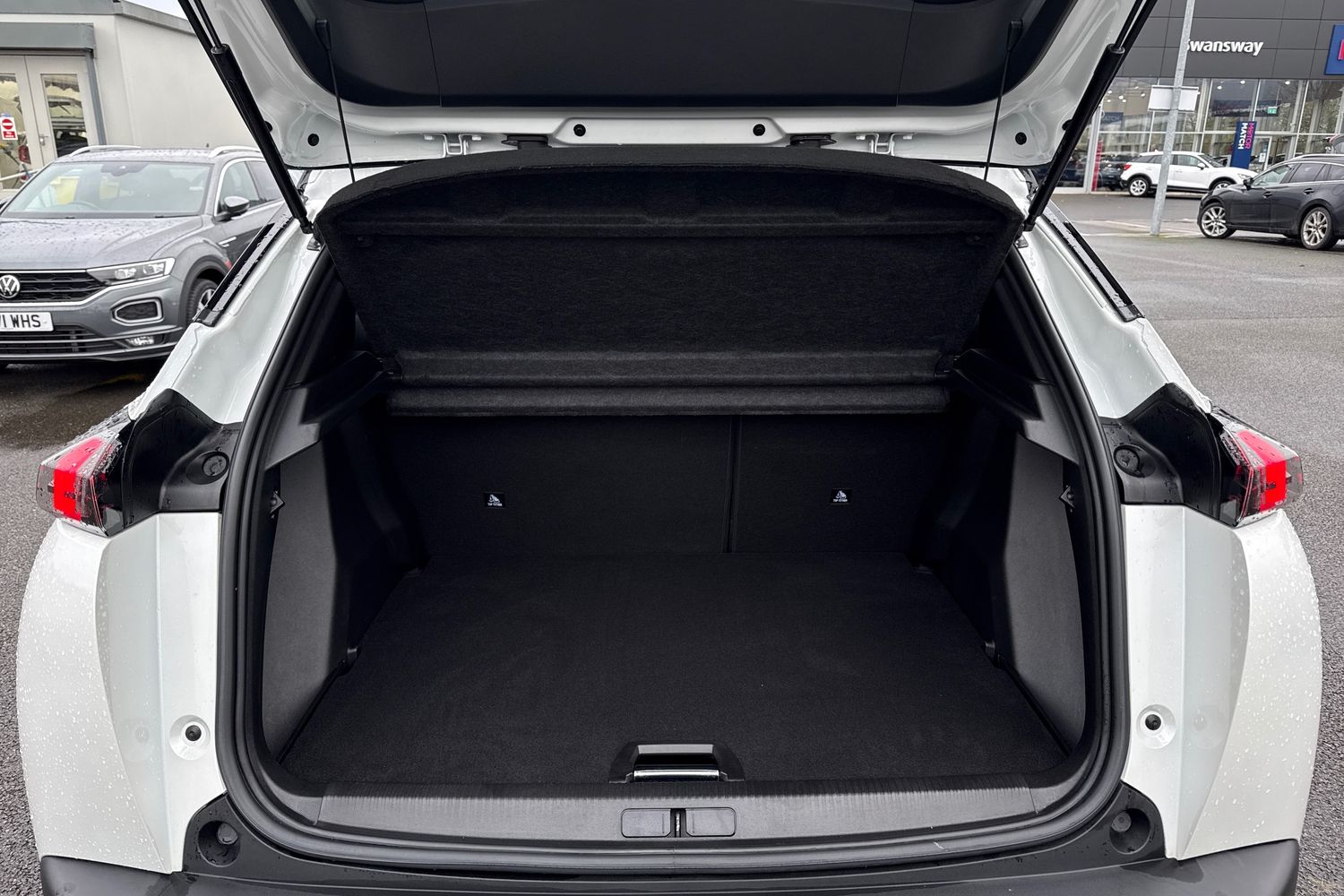 Used Peugeot E-2008 2022 for sale - 77282193: Photo 6