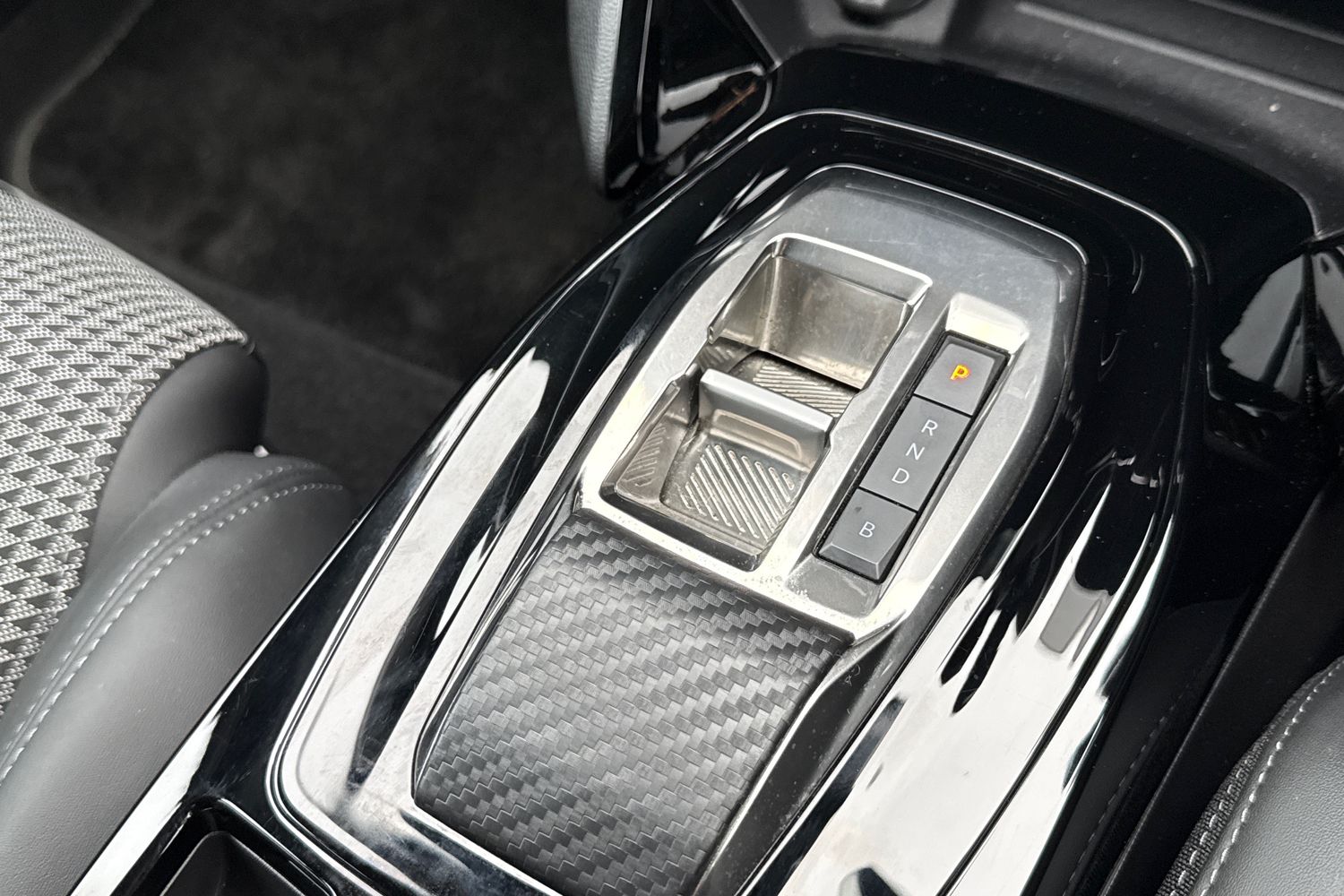 Used Peugeot E-2008 2022 for sale - 77282193: Photo 60