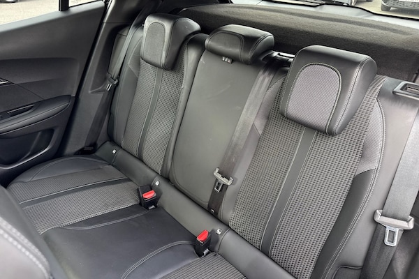 Used Peugeot E-2008 2021 for sale - 76207059: Photo 18