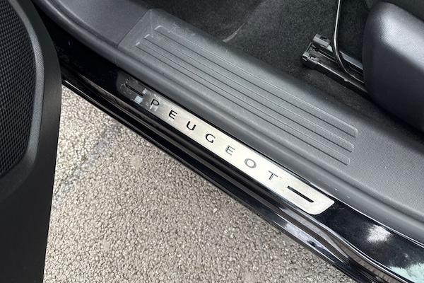 Used Peugeot E-2008 2021 for sale - 76207059: Photo 39