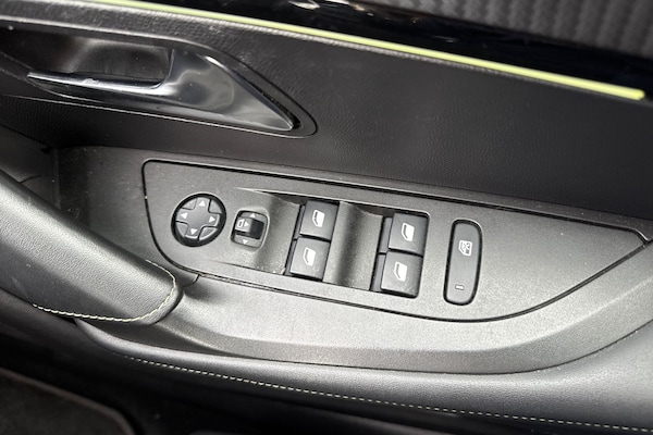Used Peugeot E-2008 2021 for sale - 76207059: Photo 43