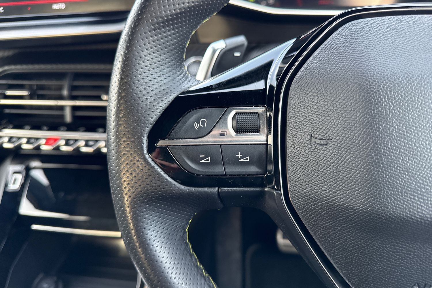 Used Peugeot 2008 2023 for sale - 76711808: Photo 38