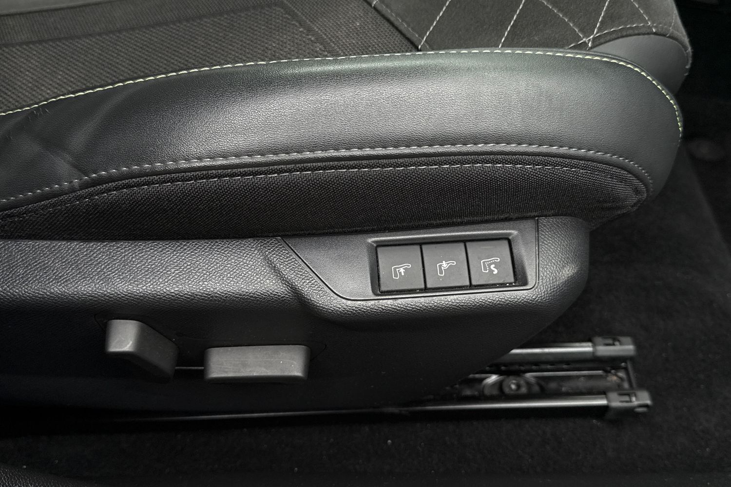 Used Peugeot E-2008 2023 for sale - 78079091: Photo 32