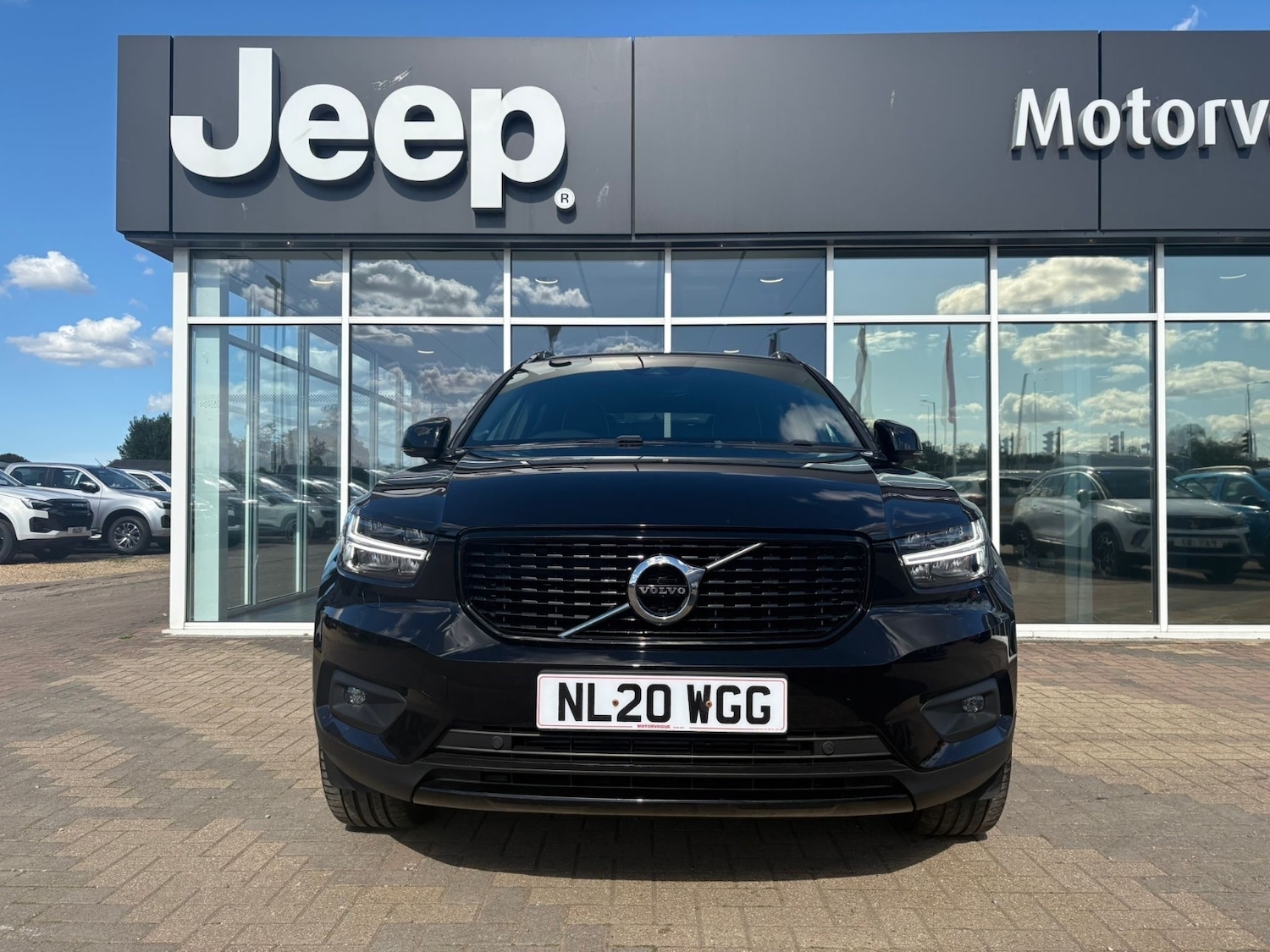 Used Volvo XC40 2020 for sale - 75902325: Photo 2