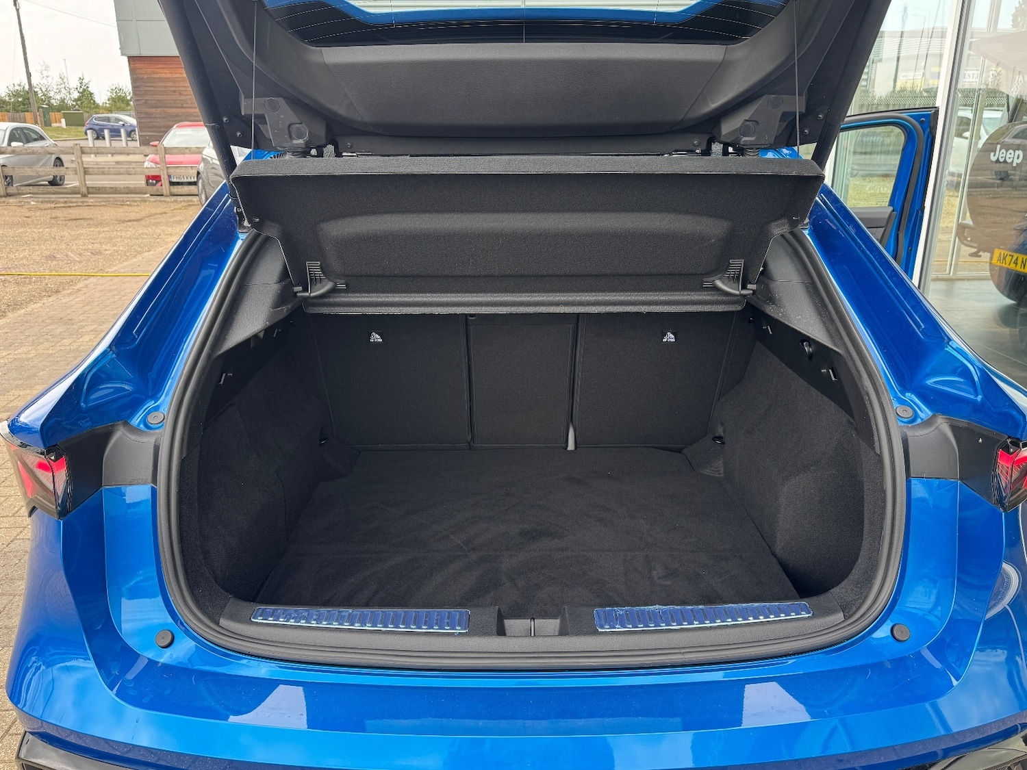 Used Renault Other 2024 for sale - 76869127: Photo 38