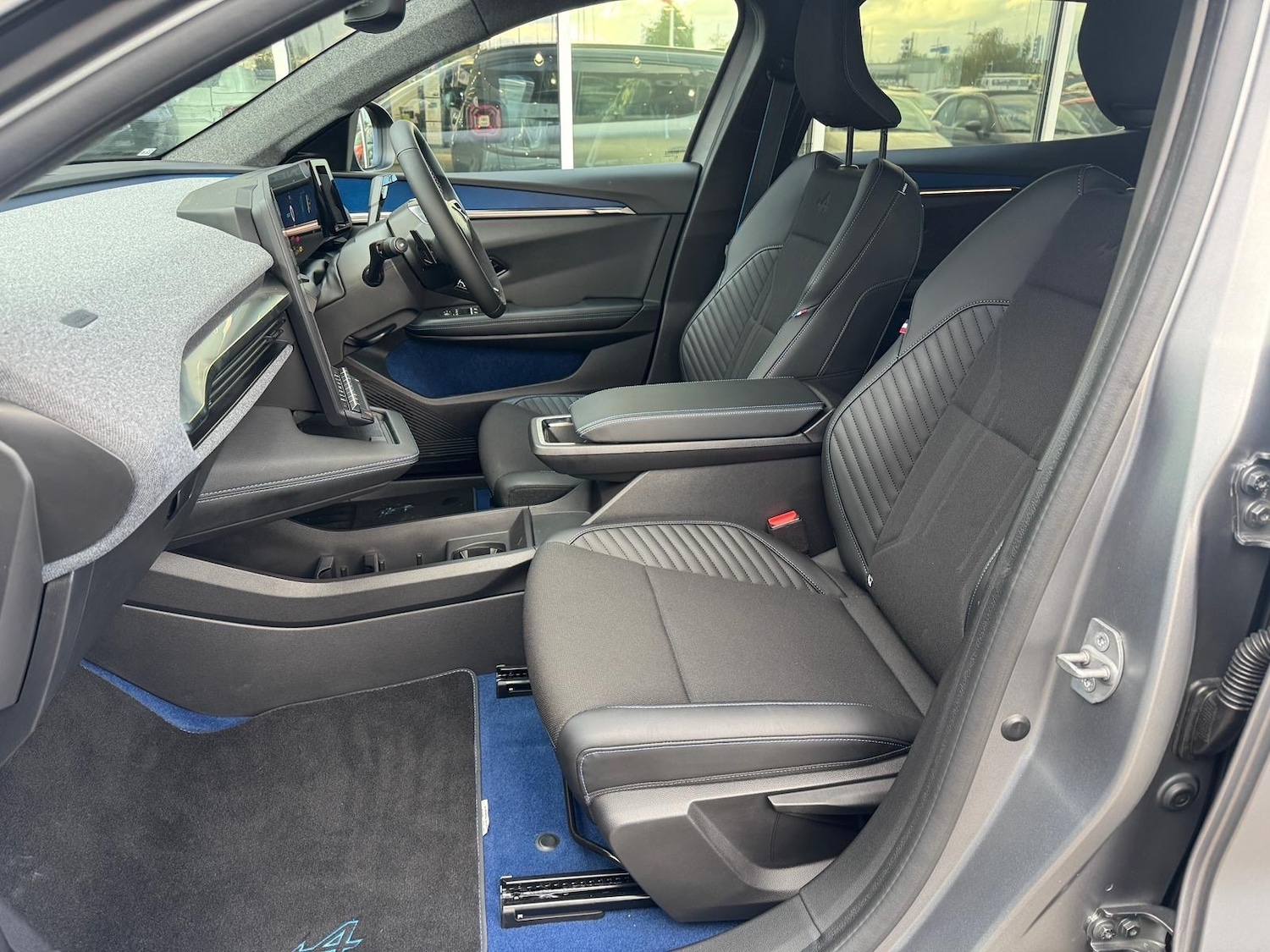 Used Renault Scenic E-Tech 2024 for sale - 76684062: Photo 42