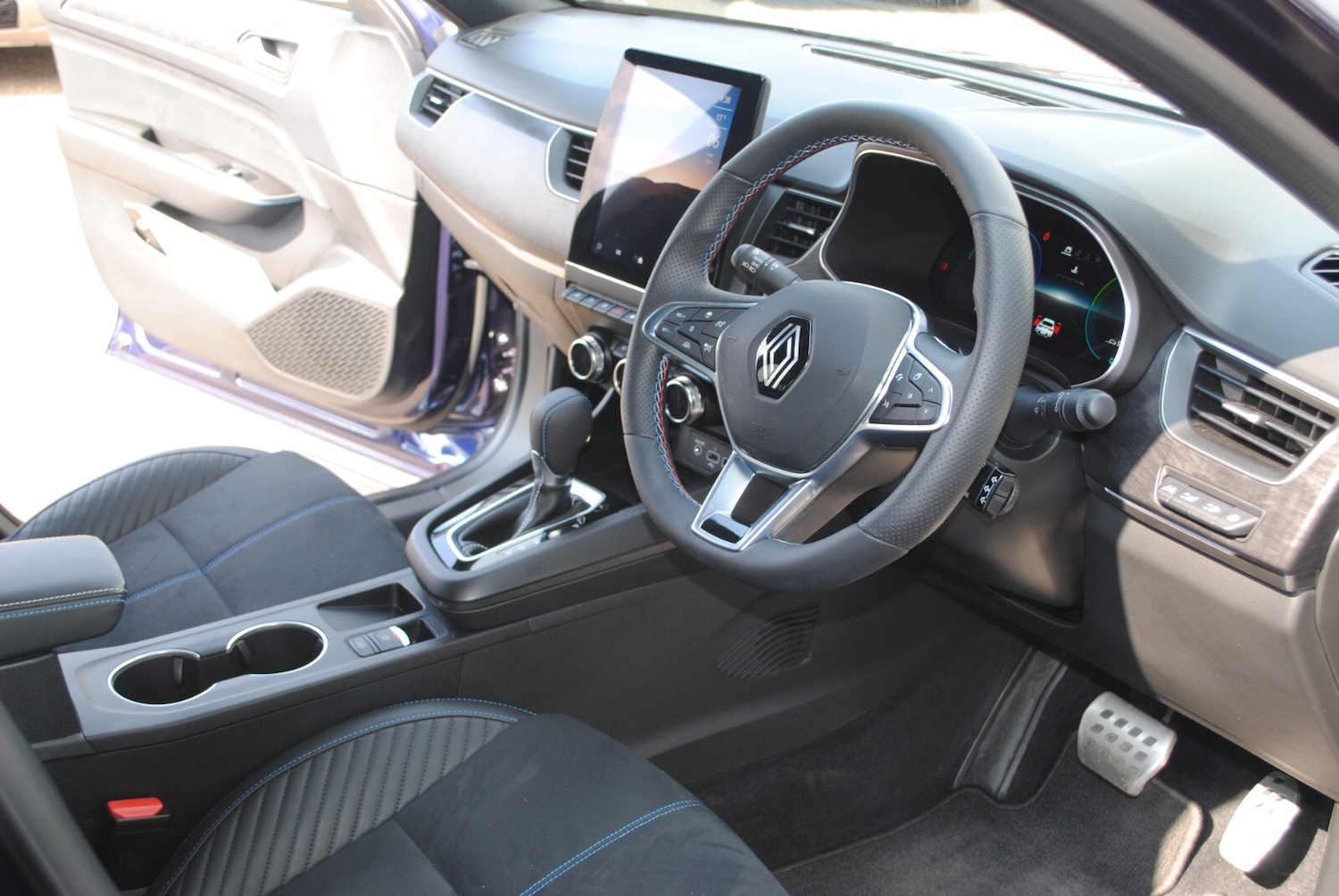 Used Renault Arkana 2023 for sale - 76868852: Photo 25