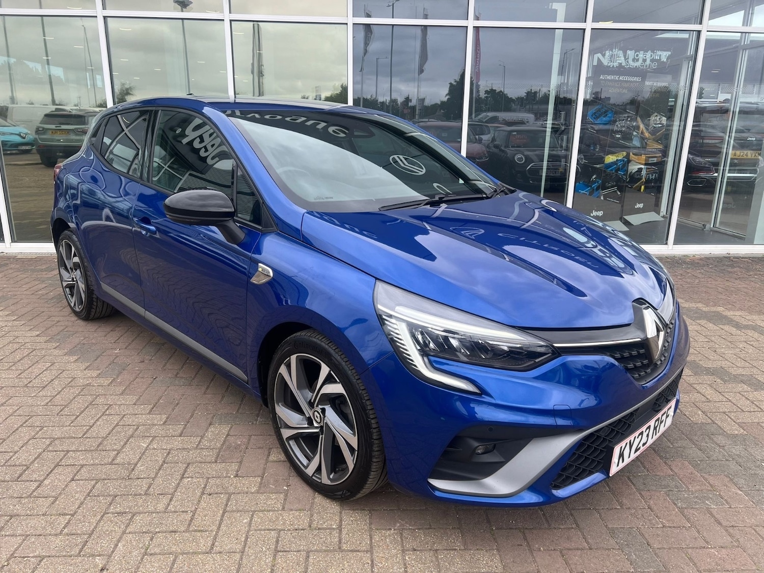 Used Renault Clio 2023 for sale - 76869139: Photo 1