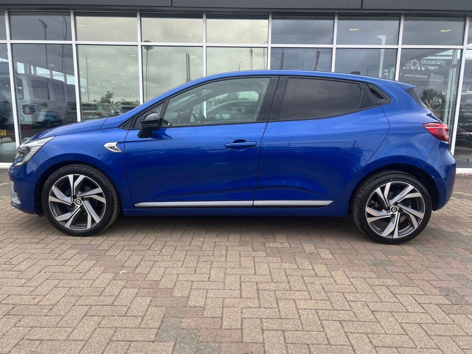 Used Renault Clio 2023 for sale - 76869139: Photo 19