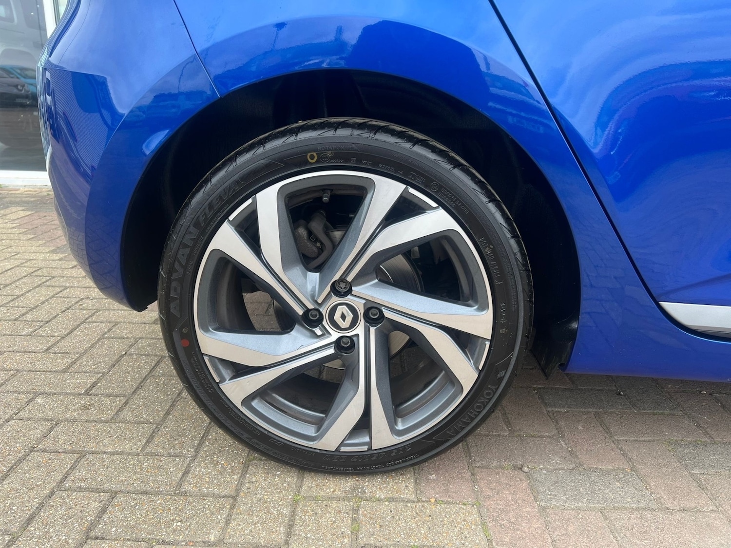 Used Renault Clio 2023 for sale - 76869139: Photo 2