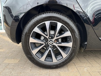 Used Renault Clio 2023 for sale - 76869007: Photo