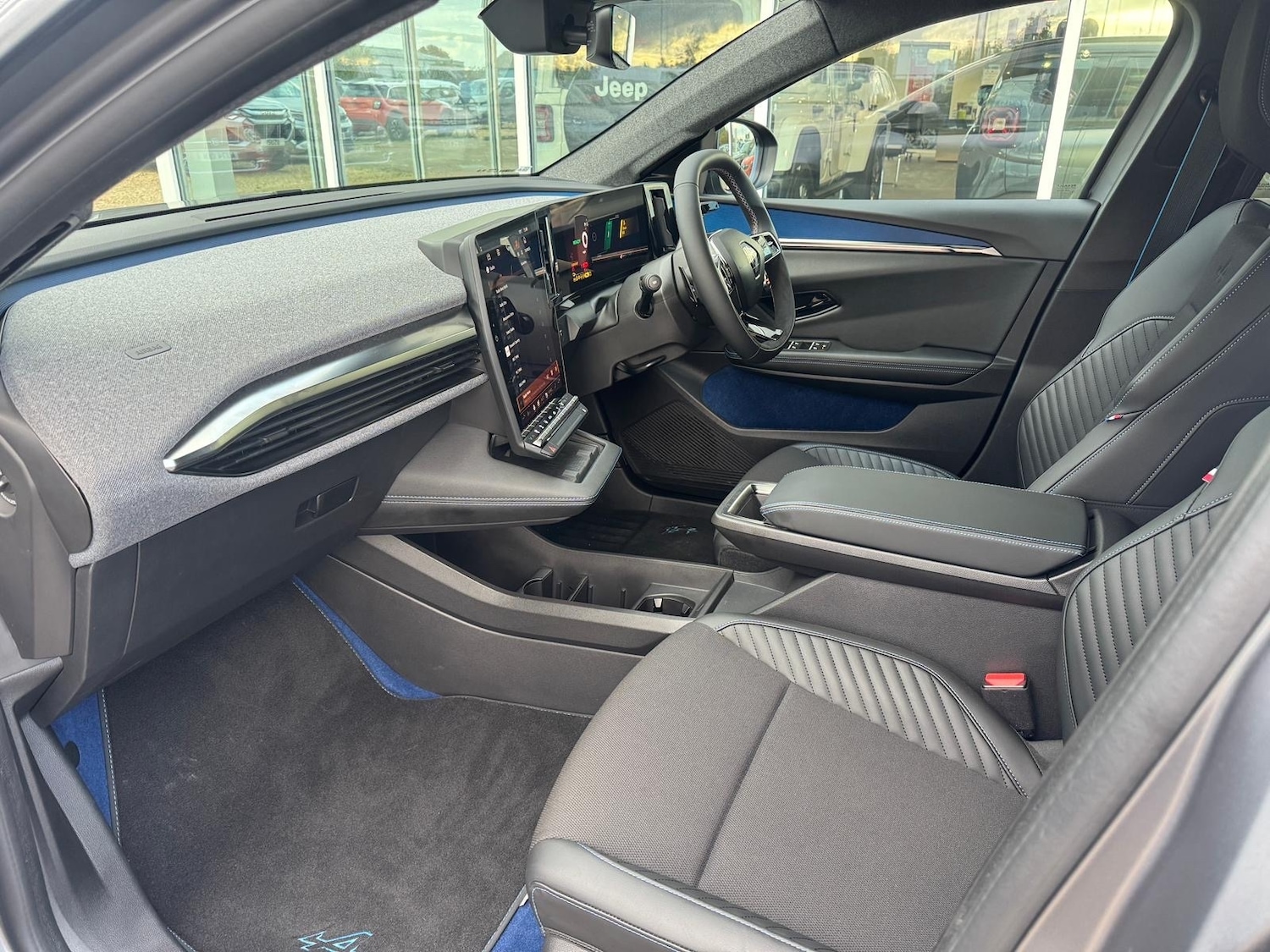 Used Renault Scenic E-Tech 2024 for sale - 76869133: Photo 39