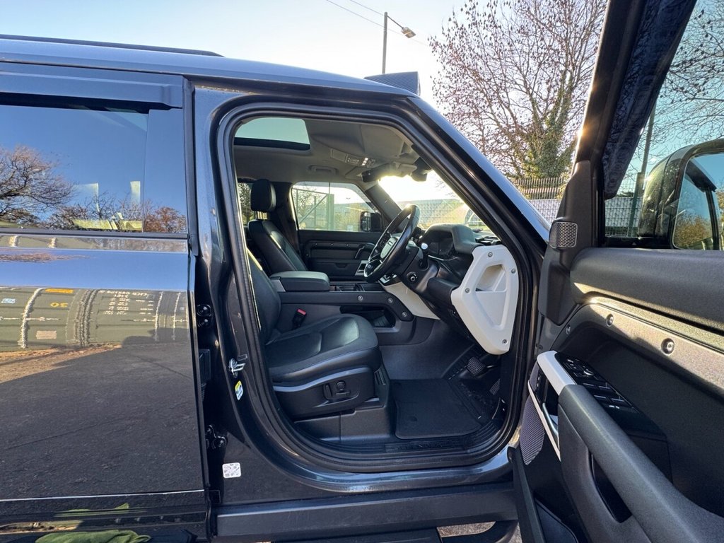 Used Land Rover Defender 2021 for sale - 76647662: Photo 20