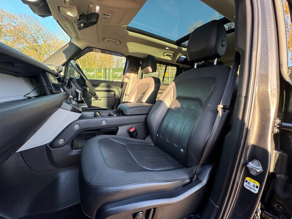 Used Land Rover Defender 2021 for sale - 76647662: Photo 32