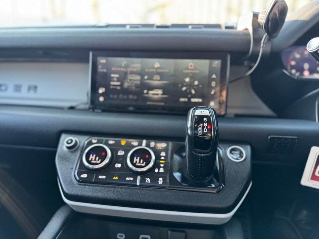 Used Land Rover Defender 2021 for sale - 76647662: Photo 36