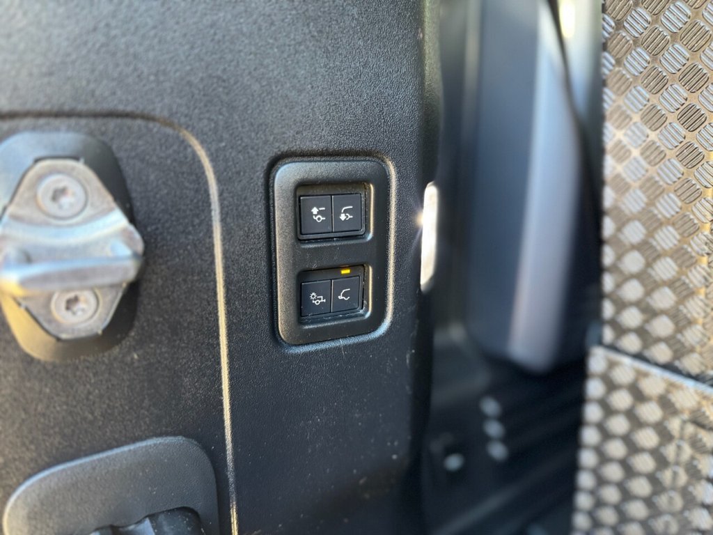 Used Land Rover Defender 2021 for sale - 76647662: Photo 47