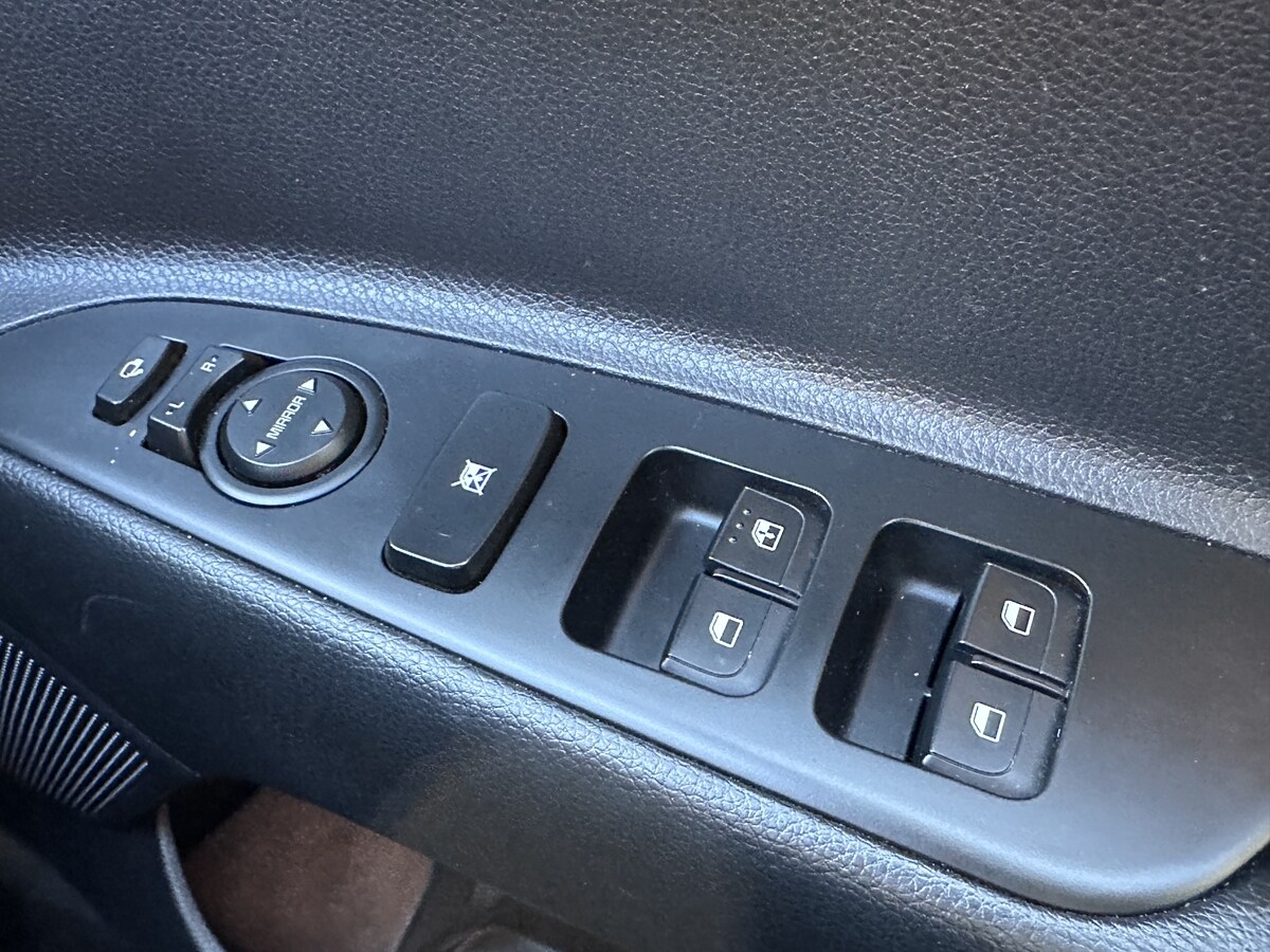 Used Kia Stonic 2023 for sale - 77884620: Photo 18