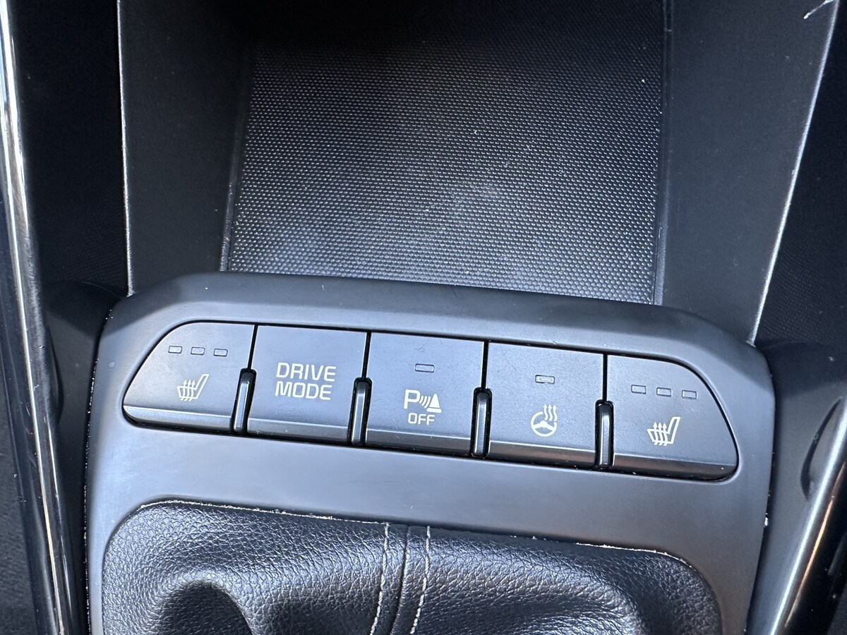 Used Kia Stonic 2023 for sale - 77884620: Photo 31