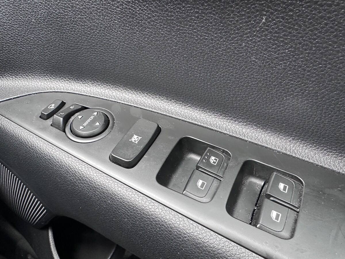 Used Kia Stonic 2023 for sale - 77884632: Photo 18