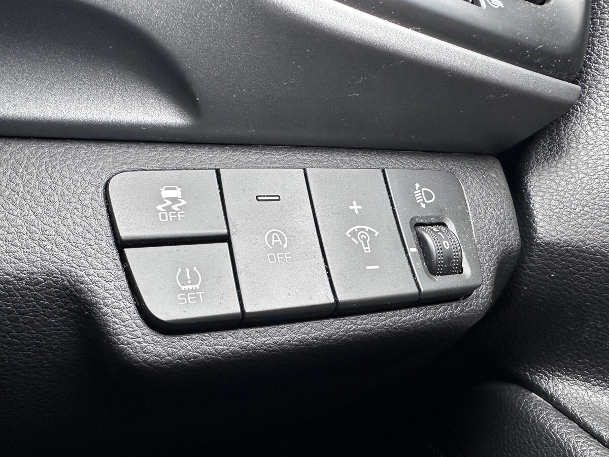 Used Kia Stonic 2023 for sale - 77884632: Photo 31