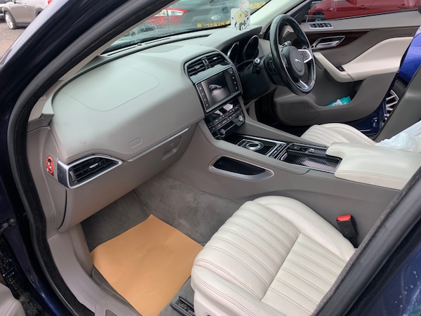 Used Jaguar F-Pace 2017 for sale - 76253447: Photo 16