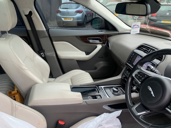 Used Jaguar F-Pace 2017 for sale - 76253447: Photo 8