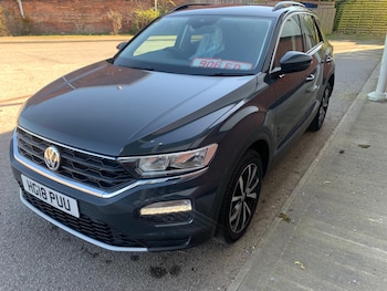 Used Volkswagen T-Roc 2018 for sale - 77931732: Photo
