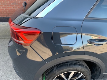 Used Volkswagen T-Roc 2018 for sale - 77931732: Photo