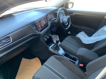 Used Volkswagen T-Roc 2018 for sale - 77931732: Photo